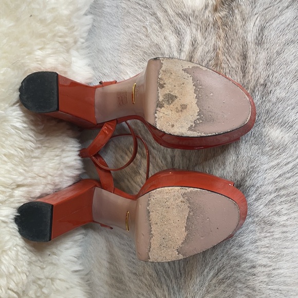 Gucci Patent Leather Sandal - Picture 8 of 8